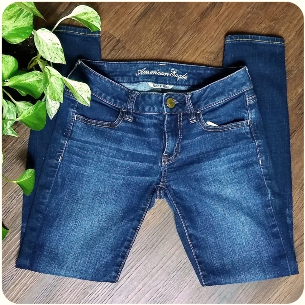 American Eagle | Super Stretch Skinny Jeans Jeggings | EUC | Size 2